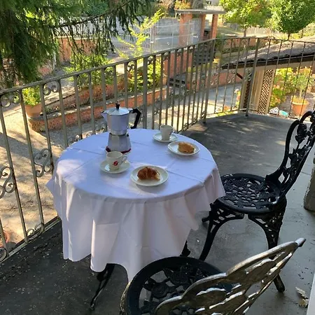 Peaceful Country Living At At Clara Vimignano-Chiesa